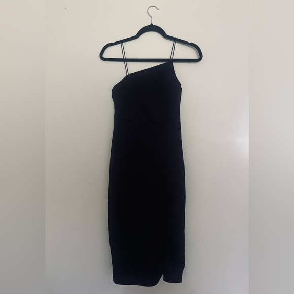 Dresses & Skirts - Black Asymmetric Midi Dress with Slit